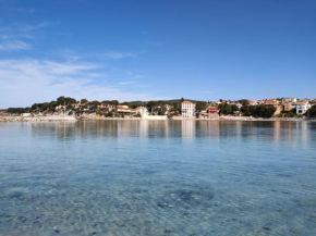 Joli studio les pieds dans l eau avec place de Parking gratuite